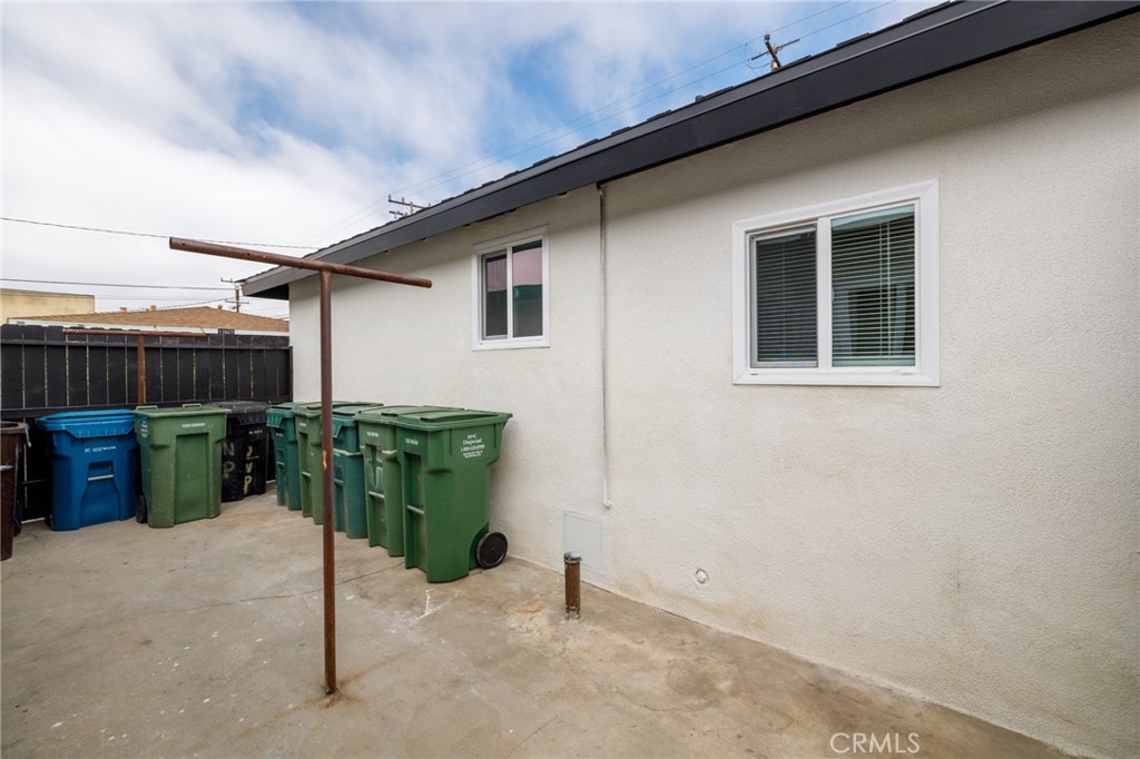13933 Doty Property Photo 37