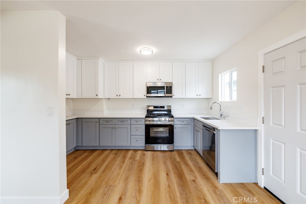 13933 Doty Property Photo 44