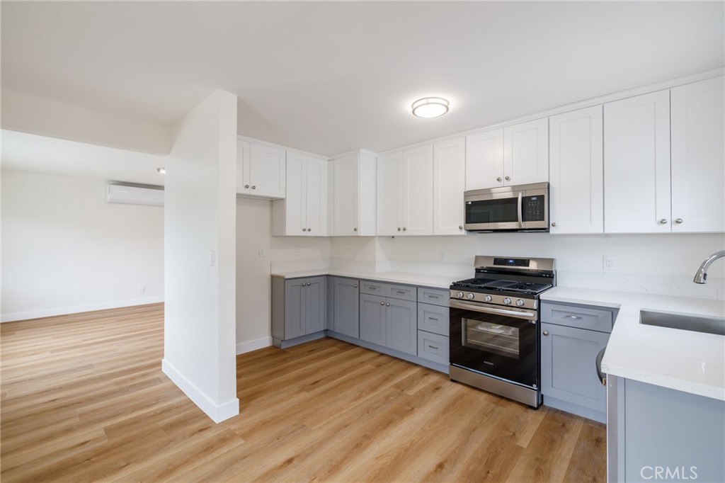13933 Doty Property Photo 45