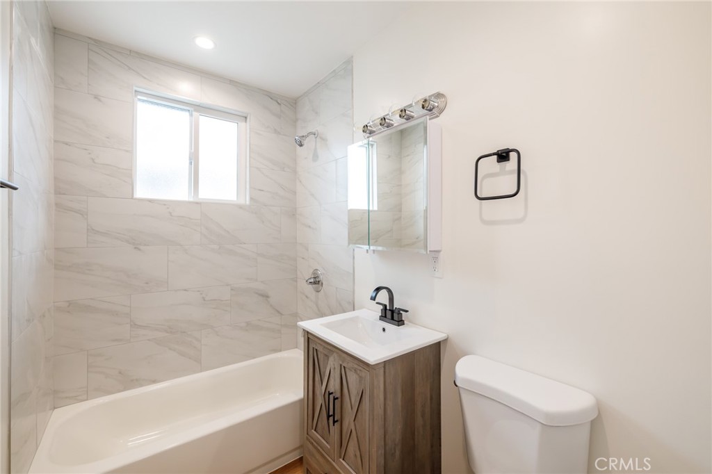 13933 Doty Property Photo 46