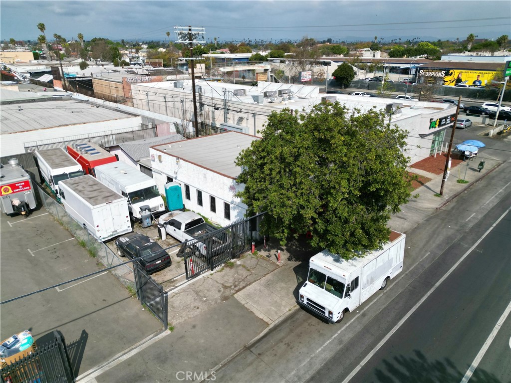 8619 Avalon Boulevard Property Photo 3