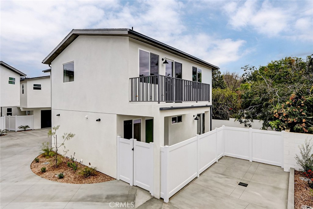 26016 Oak Street I Property Photo