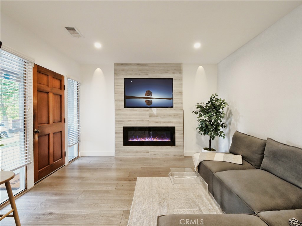 5435 W 76th Street Property Photo 10