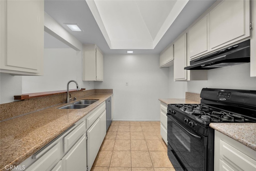 15716 S Normandie Ave 4 Property Photo 7