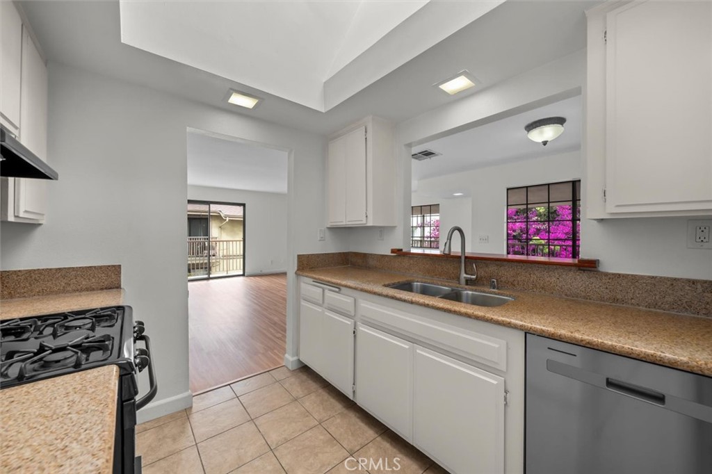 15716 S Normandie Ave 4 Property Photo 8