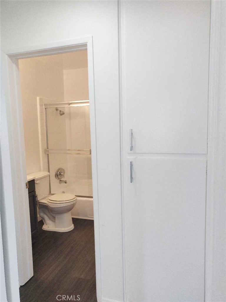 5236 Kester Avenue Property Photo 14