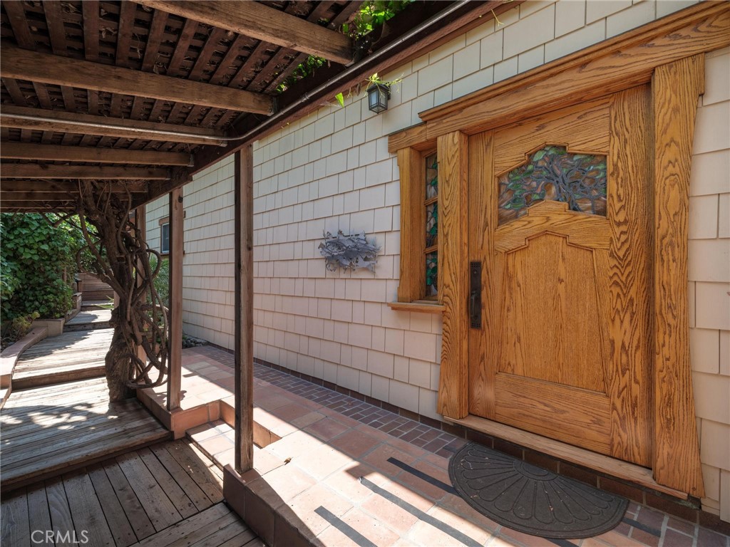 3950 De Longpre Avenue Property Photo 5