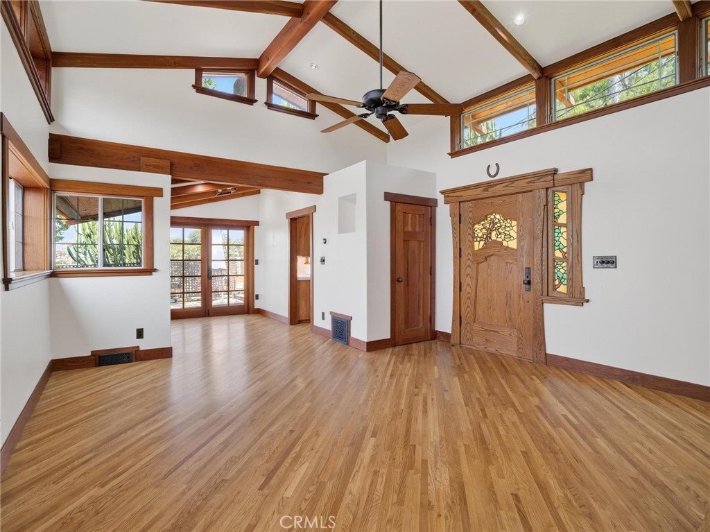 3950 De Longpre Avenue Property Photo 10