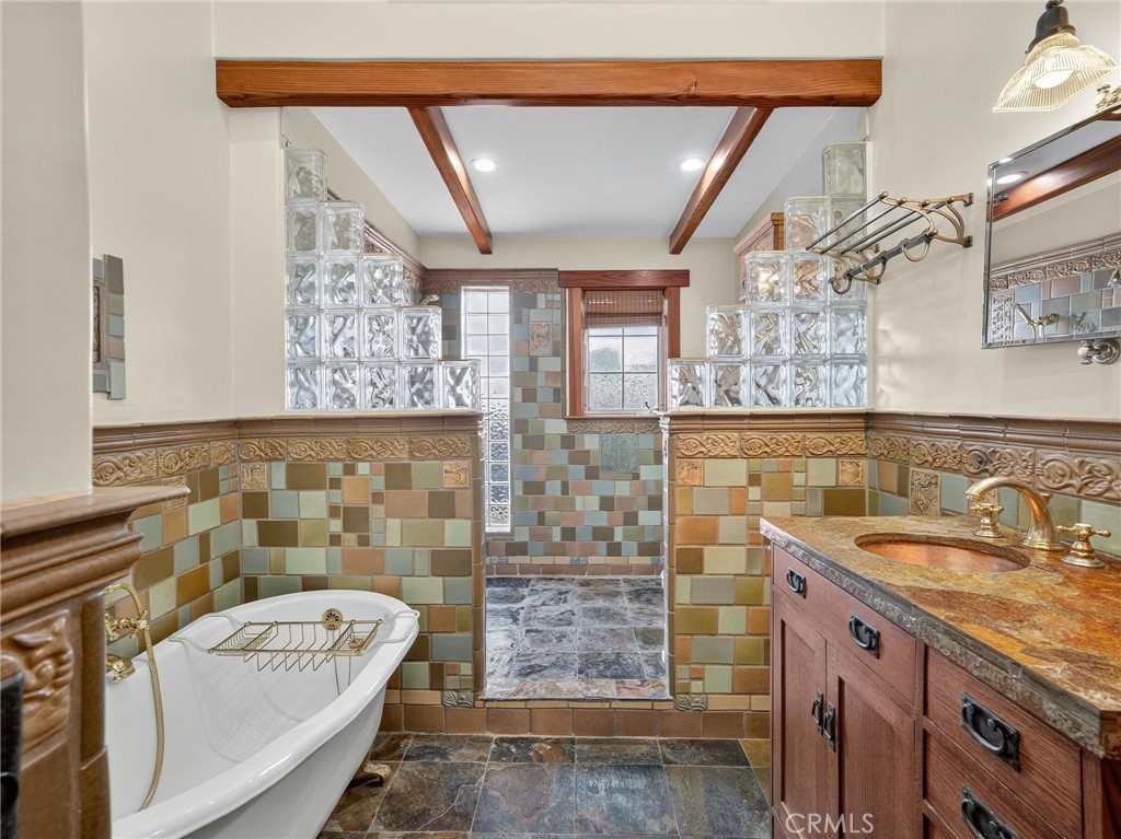 3950 De Longpre Avenue Property Photo 25