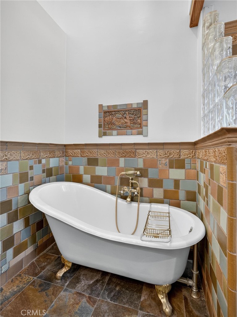 3950 De Longpre Avenue Property Photo 27
