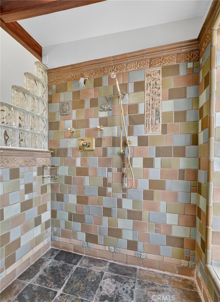 3950 De Longpre Avenue Property Photo 28