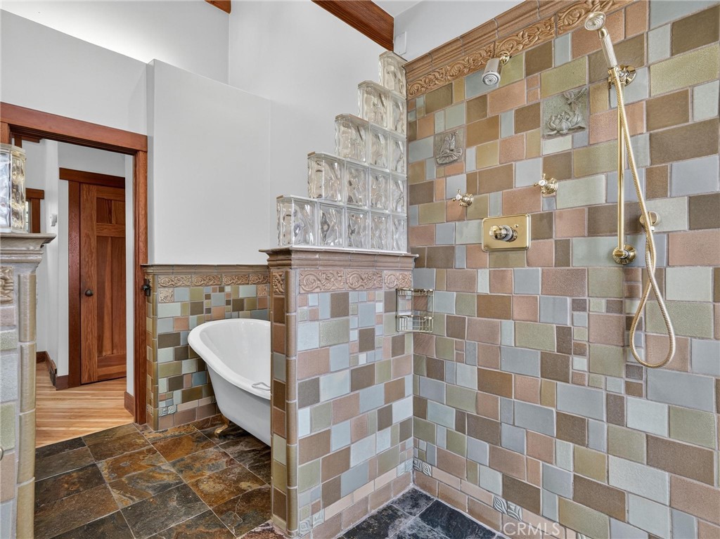 3950 De Longpre Avenue Property Photo 29