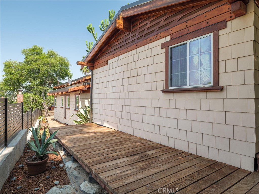 3950 De Longpre Avenue Property Photo 49