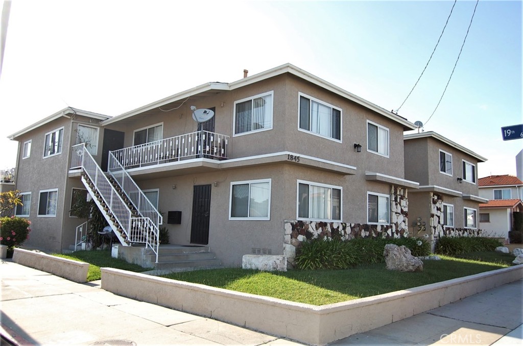 1845 S Grand Avenue Property Photo 1