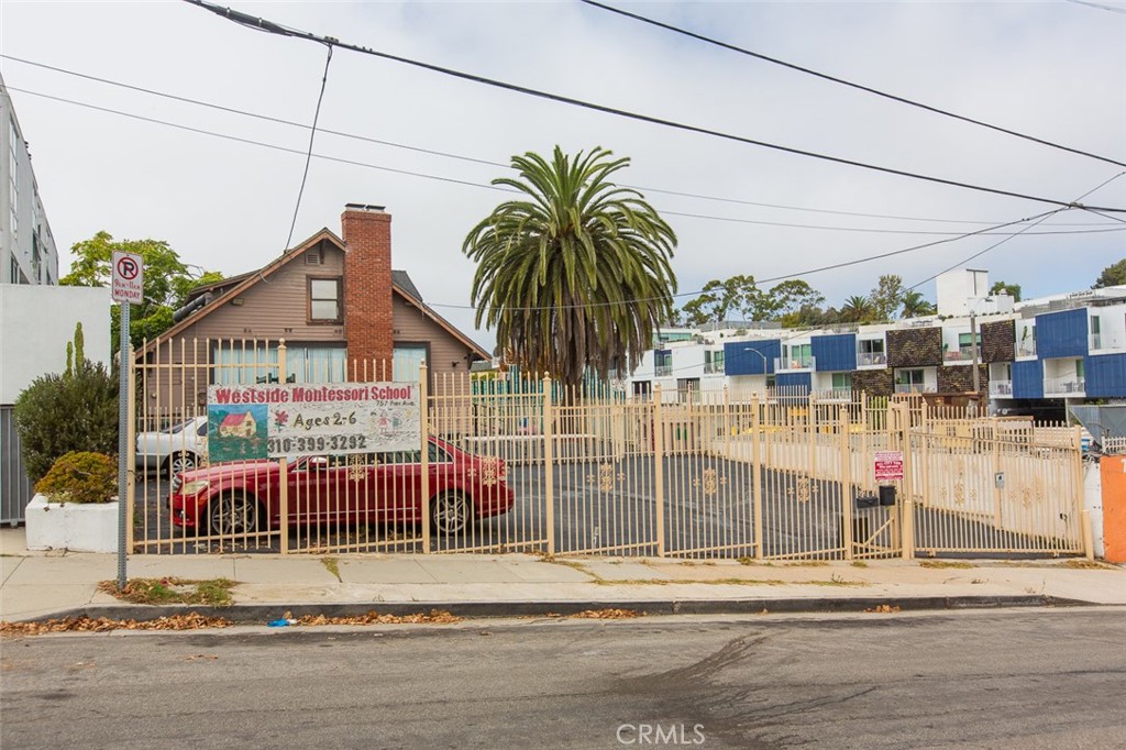 757 Pier Avenue Property Photo 3