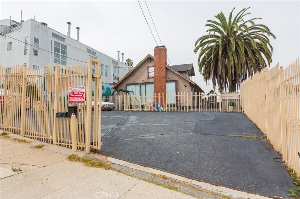 757 Pier Avenue Property Photo 4