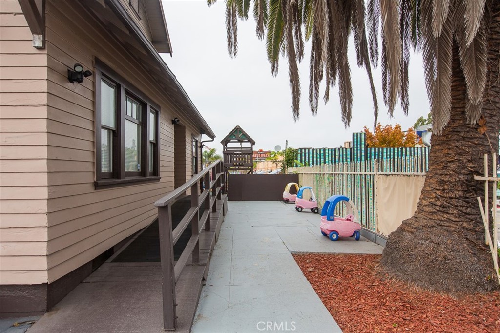 757 Pier Avenue Property Photo 7