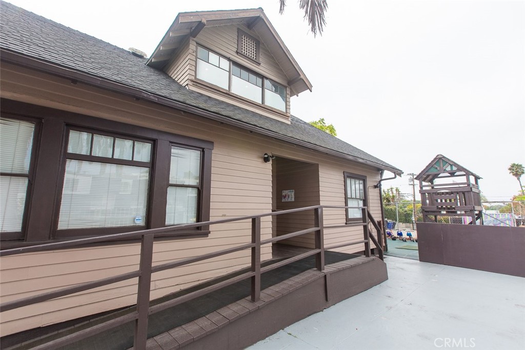 757 Pier Avenue Property Photo 10