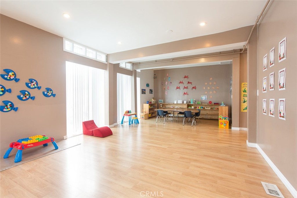 757 Pier Avenue Property Photo 11