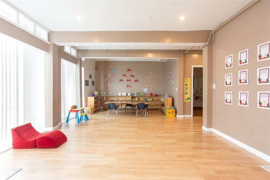757 Pier Avenue Property Photo 12