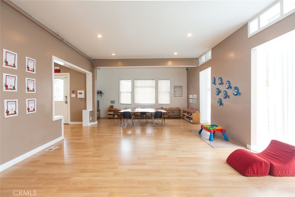 757 Pier Avenue Property Photo 15