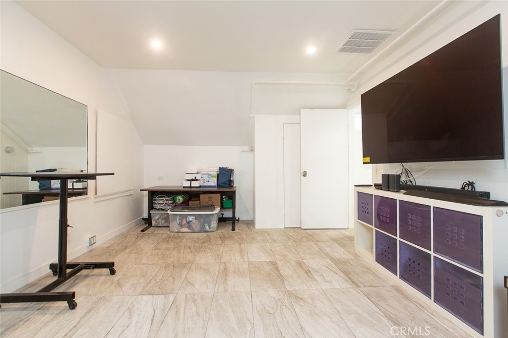 757 Pier Avenue Property Photo 28