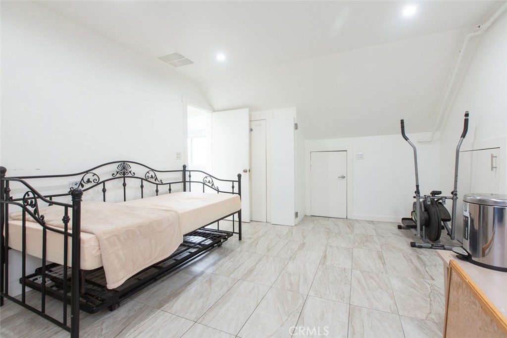 757 Pier Avenue Property Photo 32