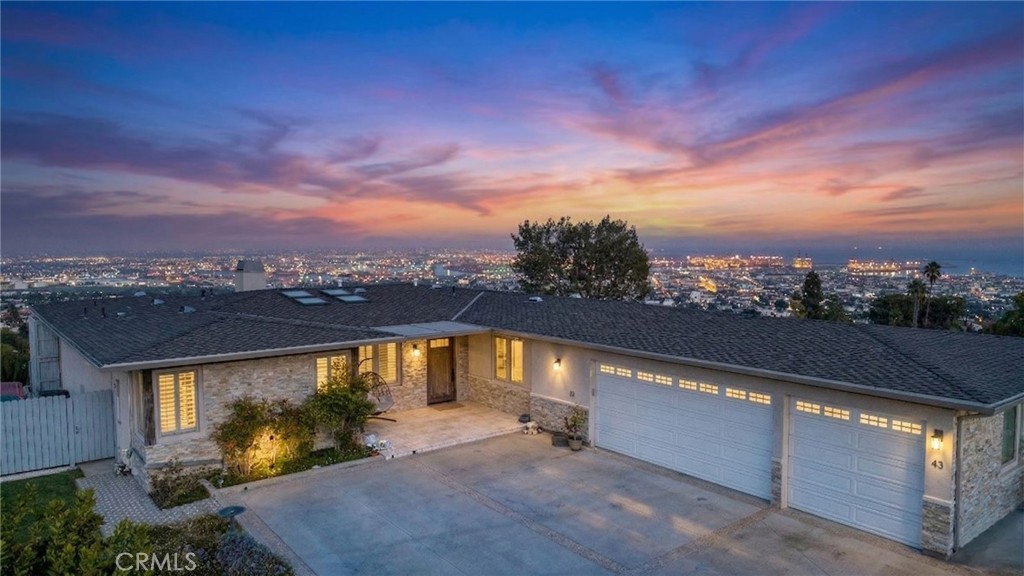 43 Avenida Corona Property Photo 1
