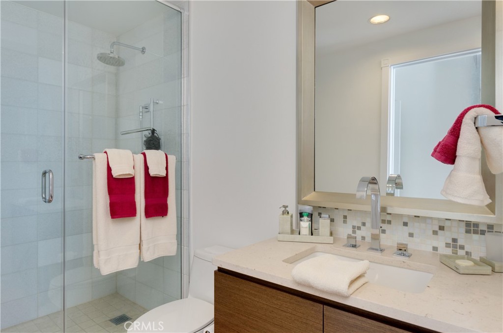 900 W Olympic Boulevard 32b Property Photo 8