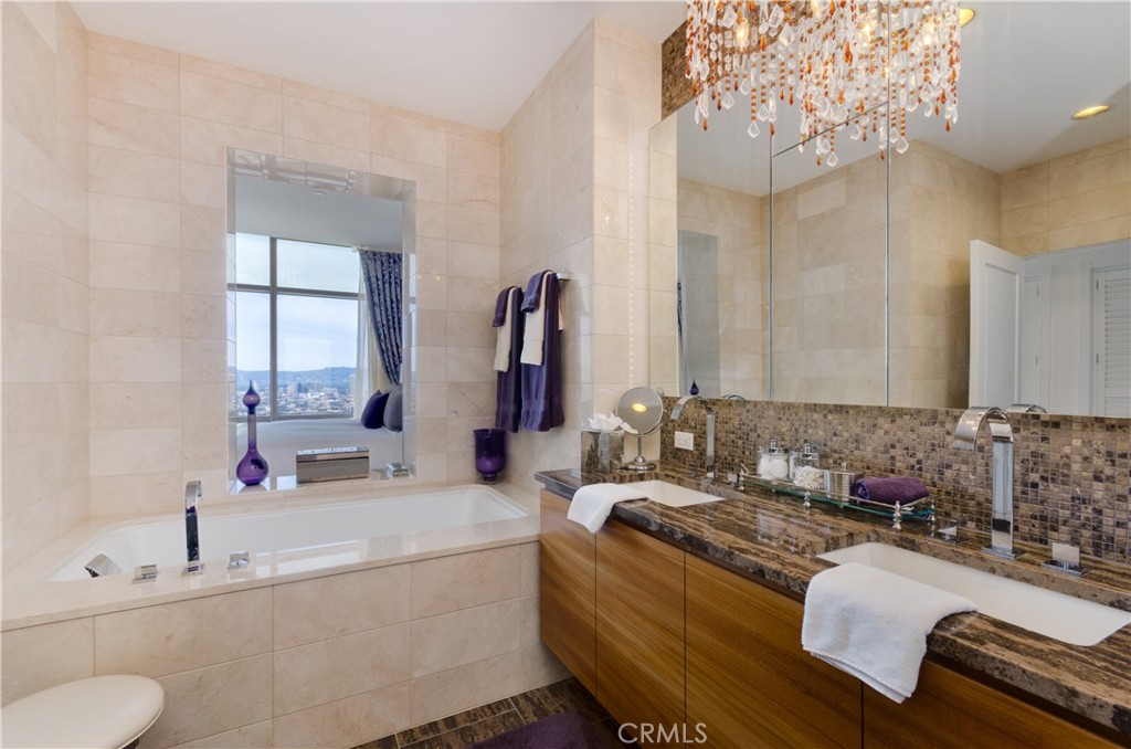 900 W Olympic Boulevard 32b Property Photo 9