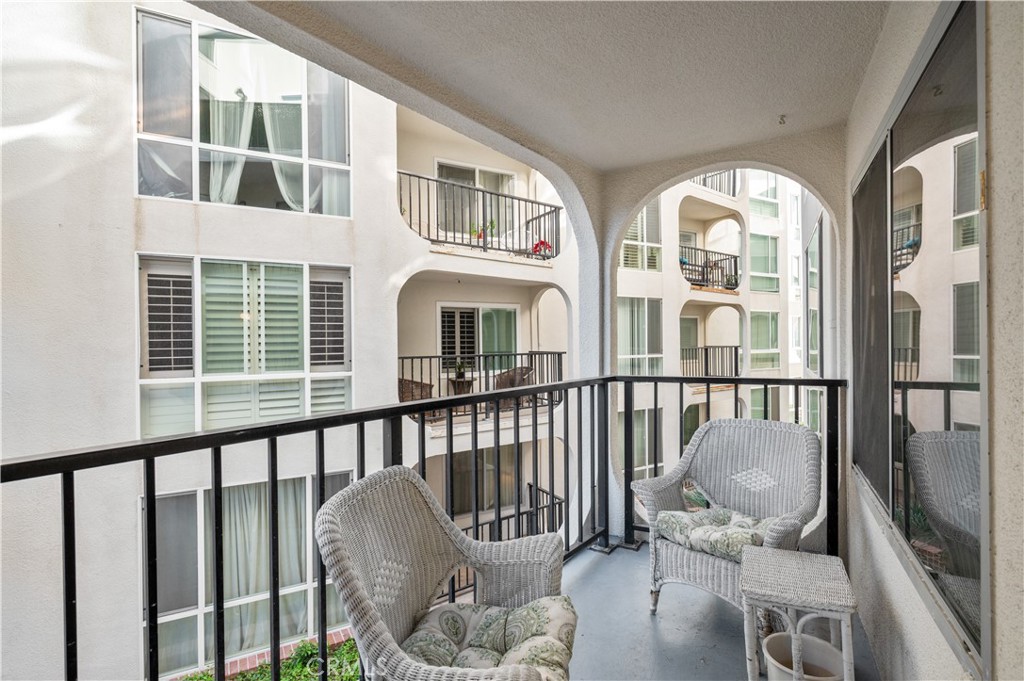 565 Esplanade 202 Property Photo 6