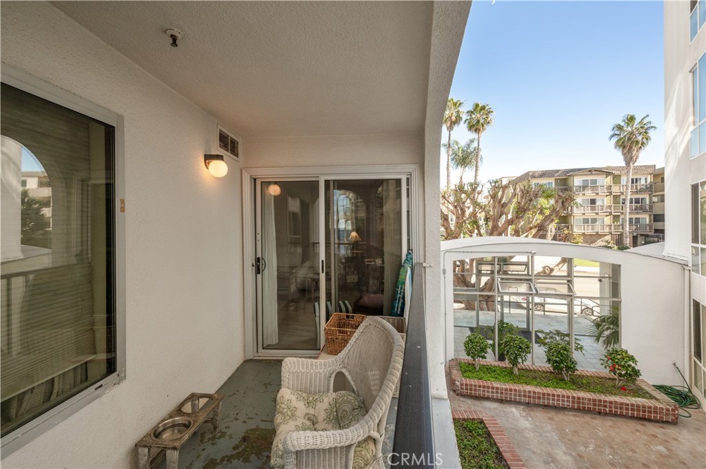 565 Esplanade 202 Property Photo 7