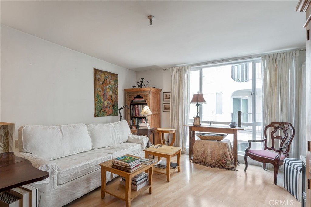 565 Esplanade 202 Property Photo 8