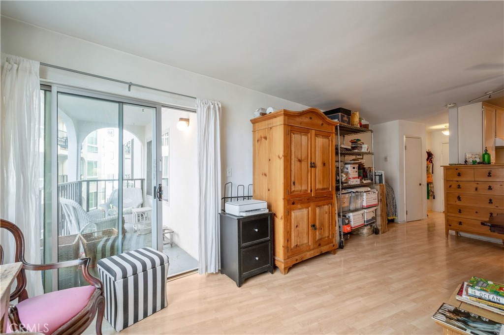 565 Esplanade 202 Property Photo 11