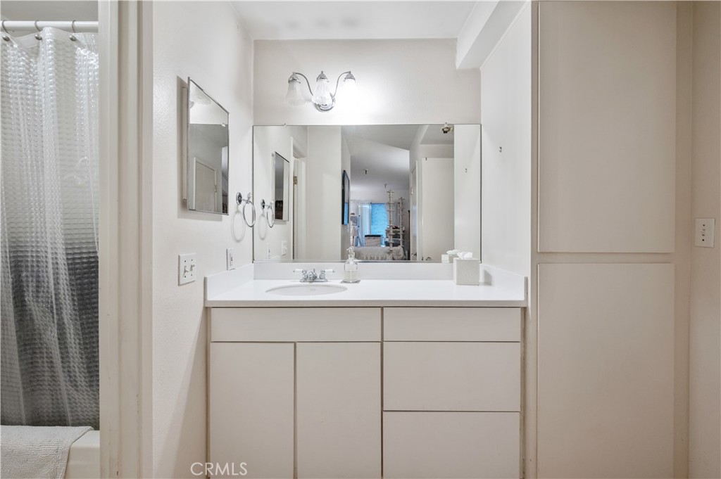 565 Esplanade 202 Property Photo 16