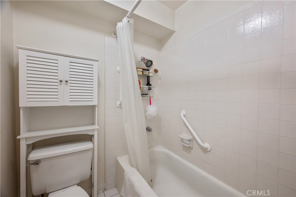565 Esplanade 202 Property Photo 17