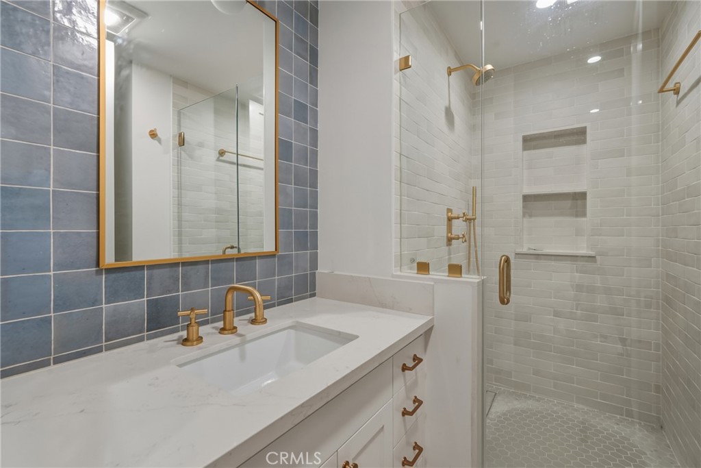 626 Longfellow Property Photo 9