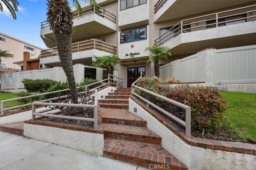 512 Esplanade 303 Property Photo 2
