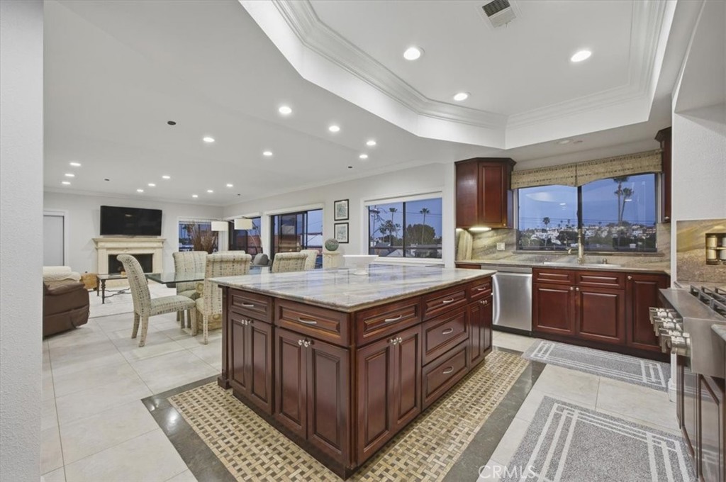 512 Esplanade 303 Property Photo 7
