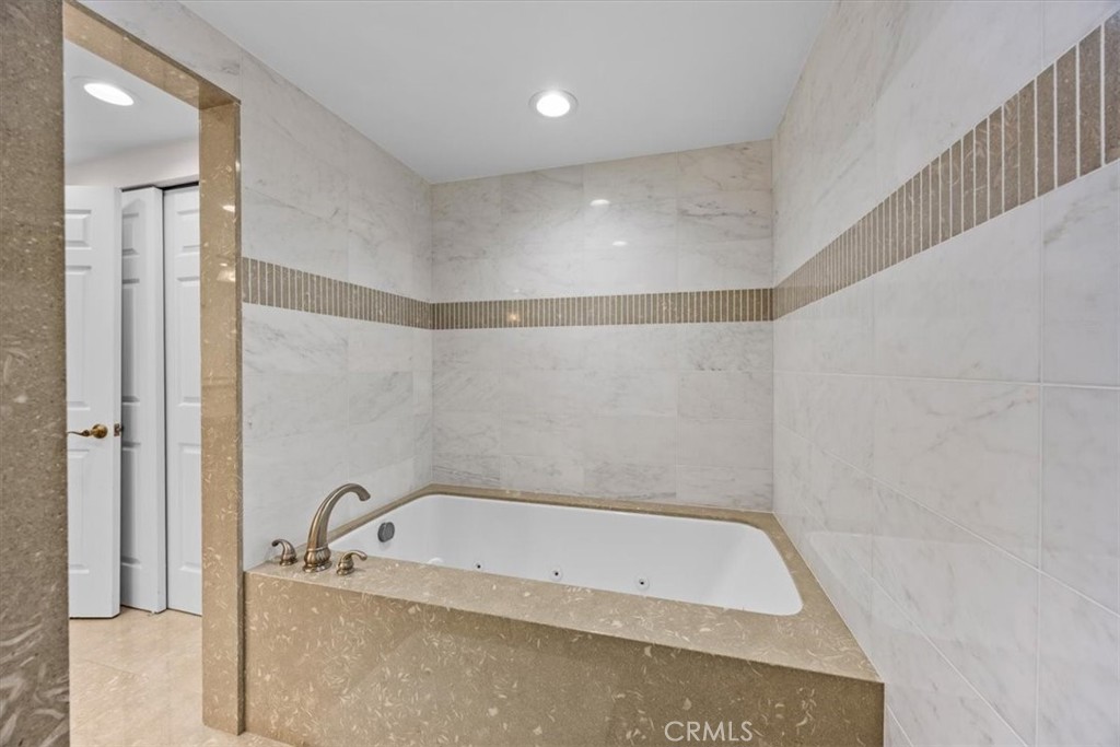 512 Esplanade 303 Property Photo 27
