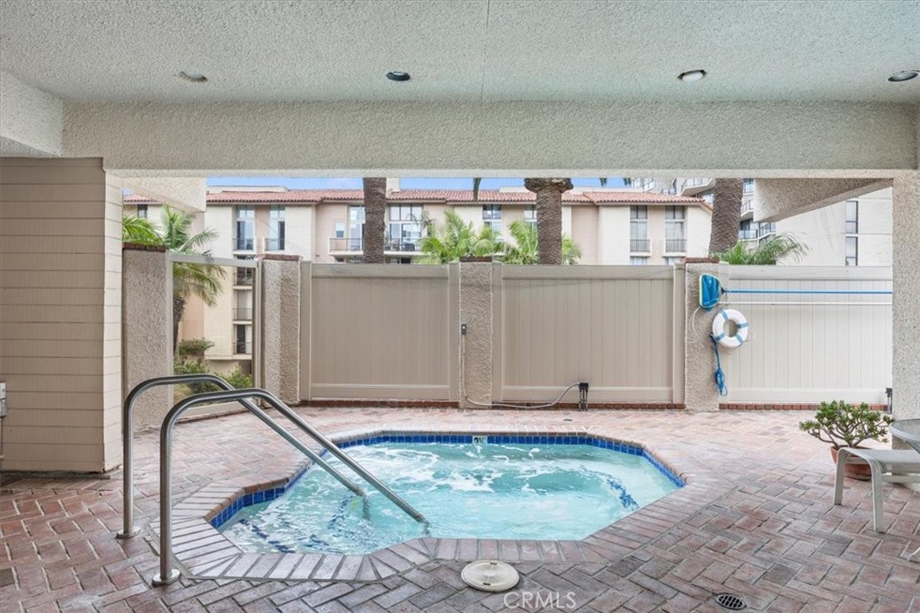 512 Esplanade 303 Property Photo 40