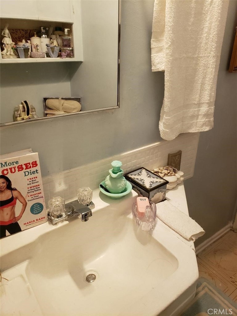 4541 Artesia Property Photo 8