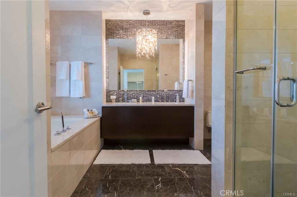 900 W Olympic Boulevard 36b Property Photo 9