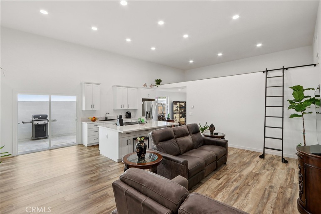 30325 San Jacinto Property Photo 4