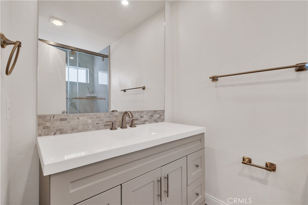 3935 Bluff Place Property Photo 47