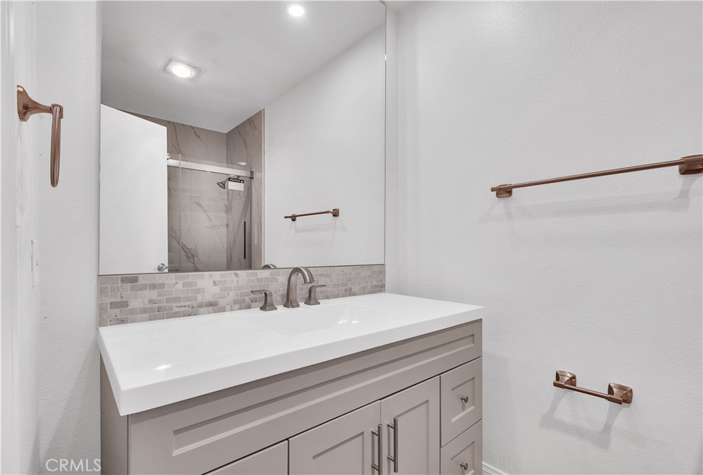 3935 Bluff Place Property Photo 49