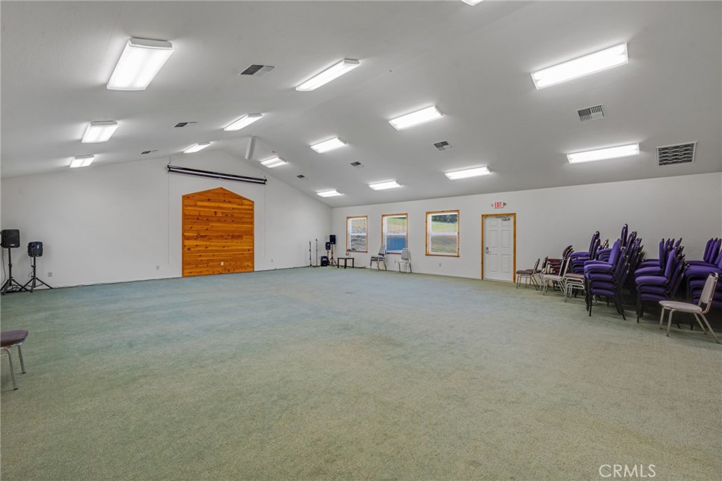 4505 Foothill Property Photo 6