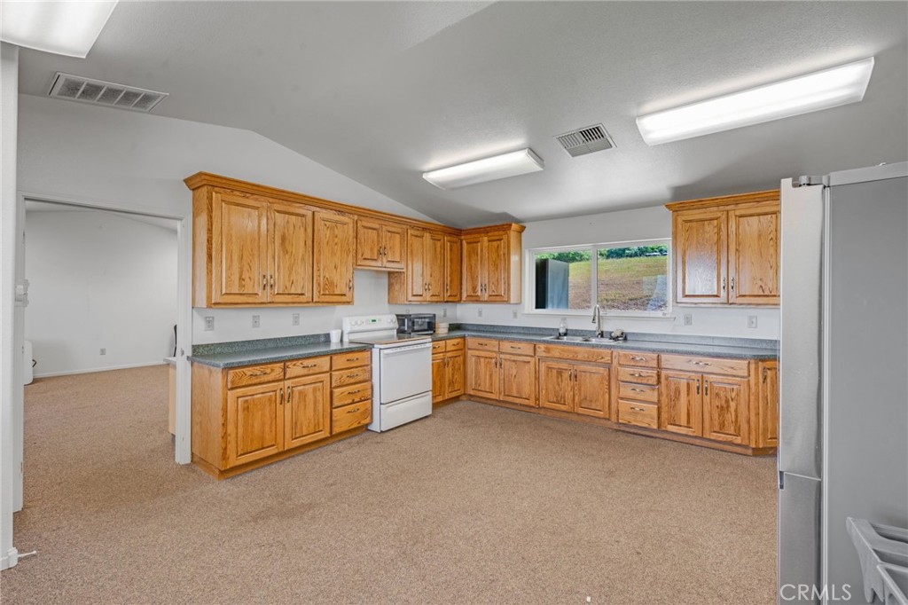 4505 Foothill Property Photo 22