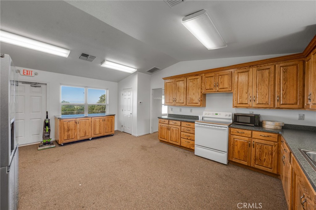 4505 Foothill Property Photo 24