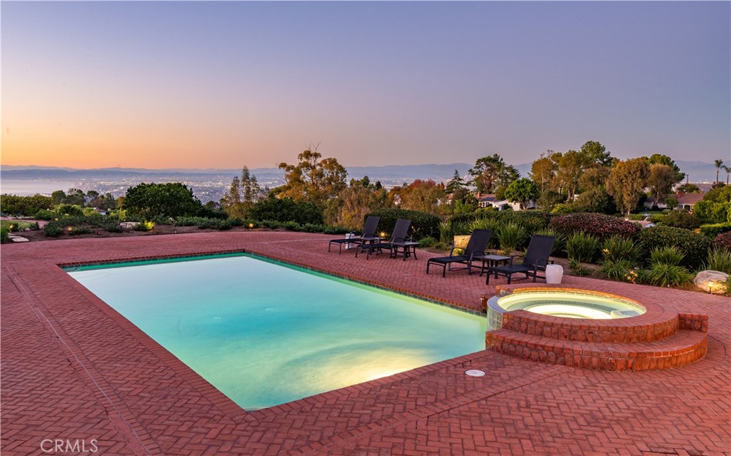 34 Crest E Property Photo 10